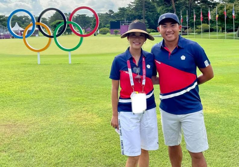 潘政琮（右）與妻子。取自潘政琮臉書