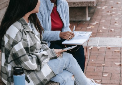 「借閱一個人」來化解偏見！「真人圖書館」能促進社會多元理解嗎？