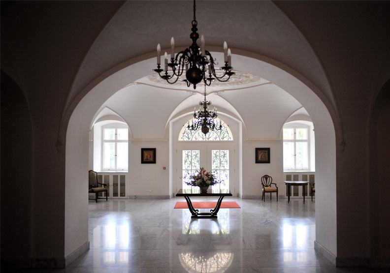 郭董古堡一樓大廳。陳應欽攝