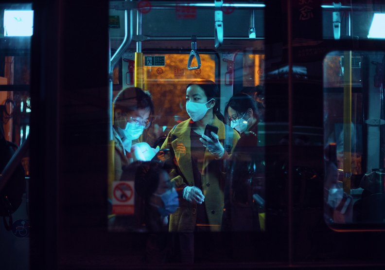 即使身處黑暗,依然有良善和人性。pexels