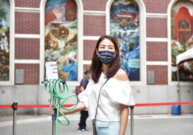 抗疫女神暖到馬來西亞！賈永婕跨海捐醫護2000件防護衣