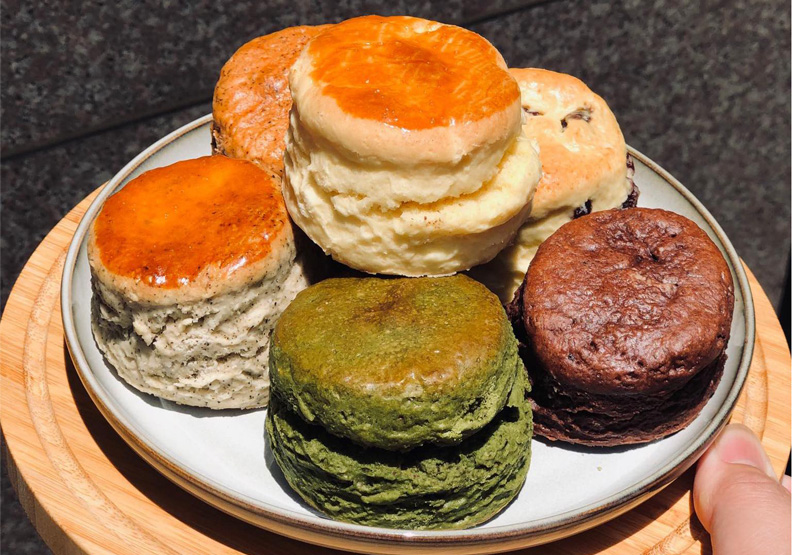 有點胖咖啡除了提供咖啡以外，也販售自製司康甜點。有點胖咖啡提供