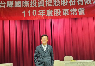 航運股翻船「咕嚕咕嚕」，台驊顏益財為何堅持「一張不賣」？