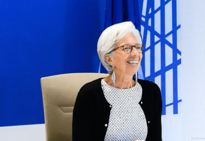 拉加德不僅專業形象深植人心,優雅的風格也頗受好評。(出自Christine Lagarde Twitter)