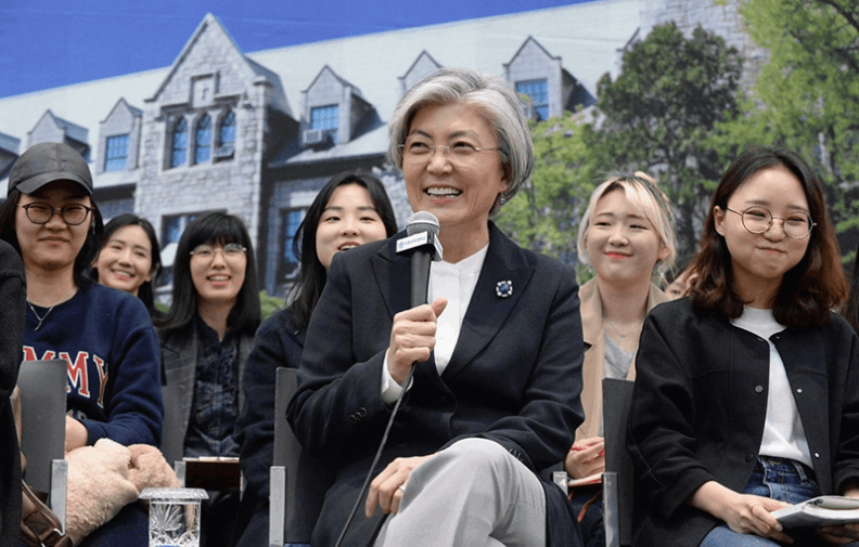 康京和被視為南韓女性打破職場天花板的代表。(出自ROK Ministry of Foreign Affairs)