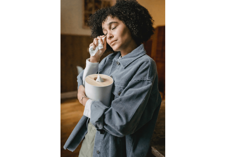 裝可憐的人,喜歡在公眾場合生悶氣。僅為情境圖,取自pexels。