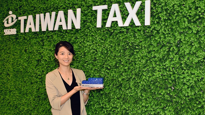 最佳技術創新獎由台灣大車隊大數據發展事業處主管林念臻代表領獎。