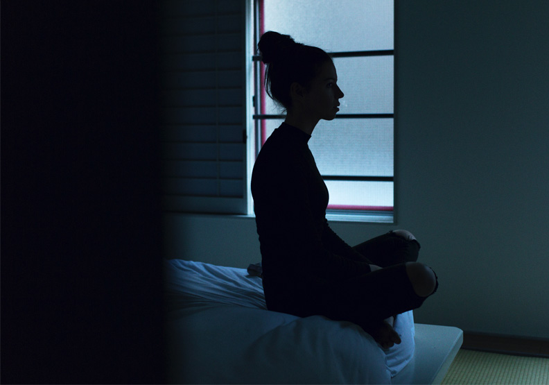 疫情讓許多人心情不美麗，急需調適情緒壓力。圖／Unsplash by Ben Blennerhassett