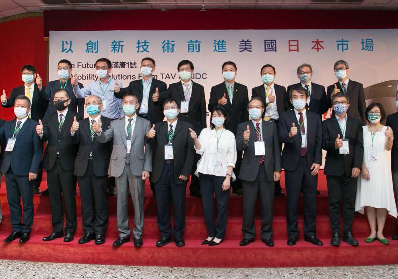 台灣地面精英部隊與空中悍將漢翔結盟,揭開台灣電動商用車聯盟序幕。漢翔提供