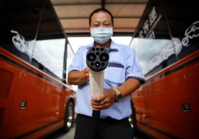 鴻海也看好的國產電動巴士 ，被哪三道逆風絆住未來？