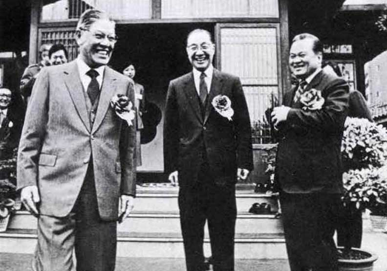 左起李登輝、俞國華。遠見資料照