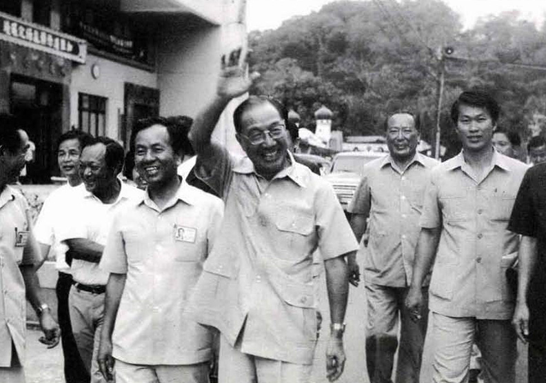 俞國華。張良綱攝