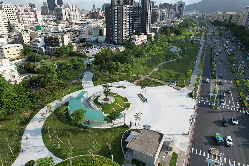 左營綠園道，為市民打造生態休憩空間。