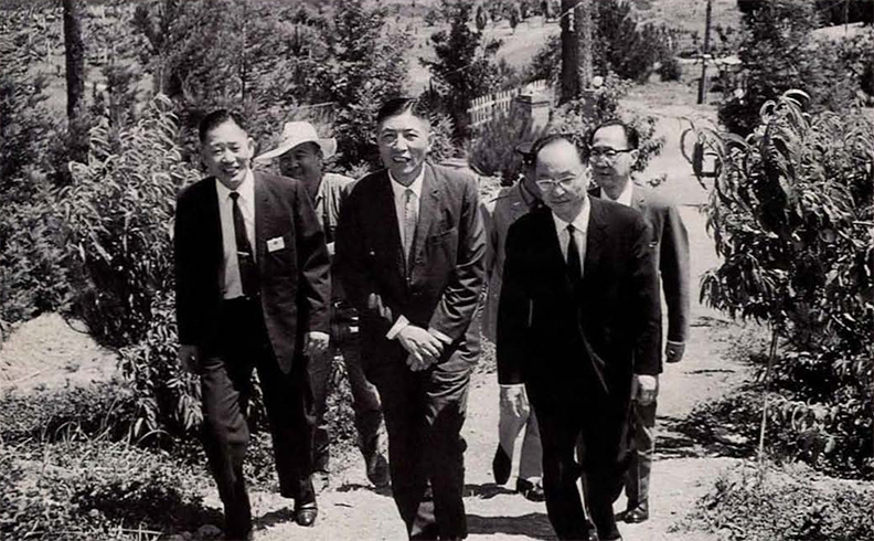 1967年7月12日,經濟部部長李國鼎與旅美學人赴台中梨山福壽農場。同行者有中研院院士劉大中、莊碩傑、顧應昌等數人。中研院近史所提供