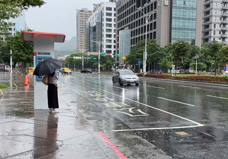 陰雨綿綿讓你負面情緒滿溢？6方法＋排憂解鬱茶告別「冬季憂鬱」