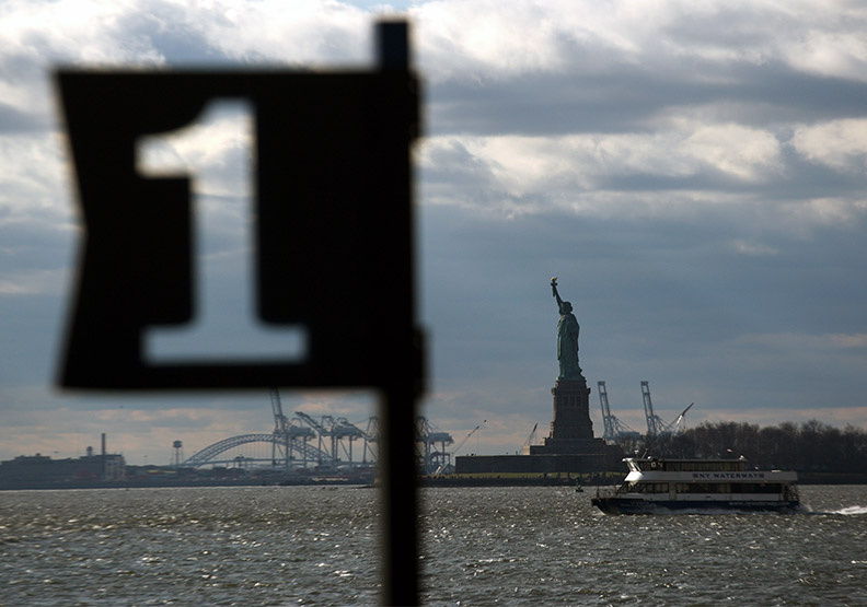 美國仍是第一?對大部分美國人來說是肯定的。全球民眾則希望美國早日復甦,日子也才好過些。