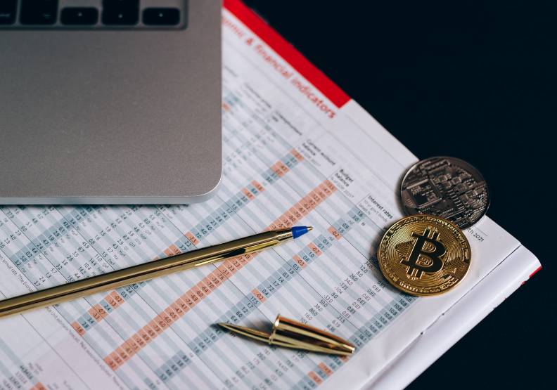 前進幣圈必須勤做功課,善用投資工具能事半功倍。取自pexels