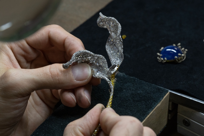 2021 Black Label Masterpiece 大師系列花之精靈胸針榮獲英國倫敦藝博會Masterpiece Awards巨匠臻藏大獎。