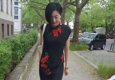 母親用衣著，在瘋狂時代中保持一個小世界的清靜