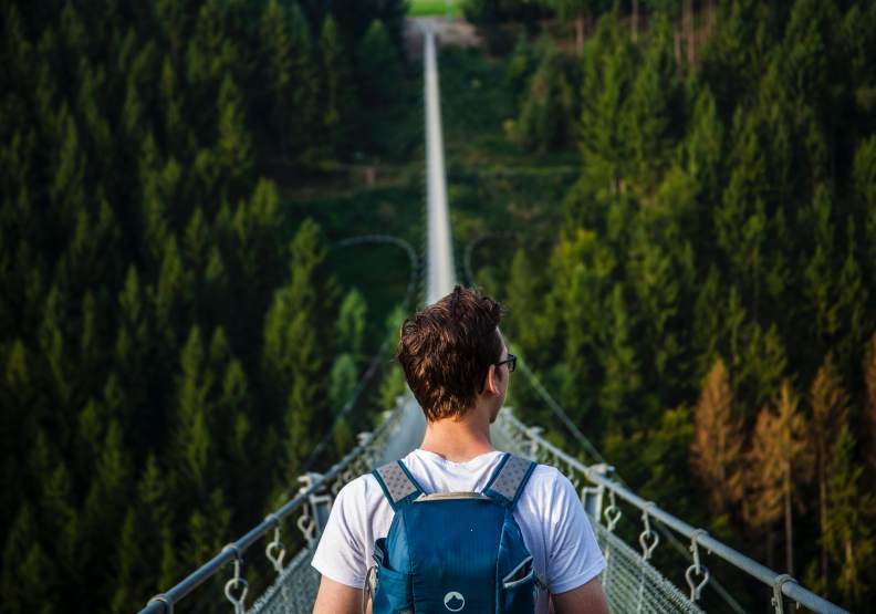 擁有ISFP的人通常不喜歡被控制,擁有探險家、藝術家人格特質,運用審美、設計和行動打破舊有常規,就算空閒獨處時也會利用時間重新檢視自己,接著重新步上軌道。Unsplash by Jonathan Klok