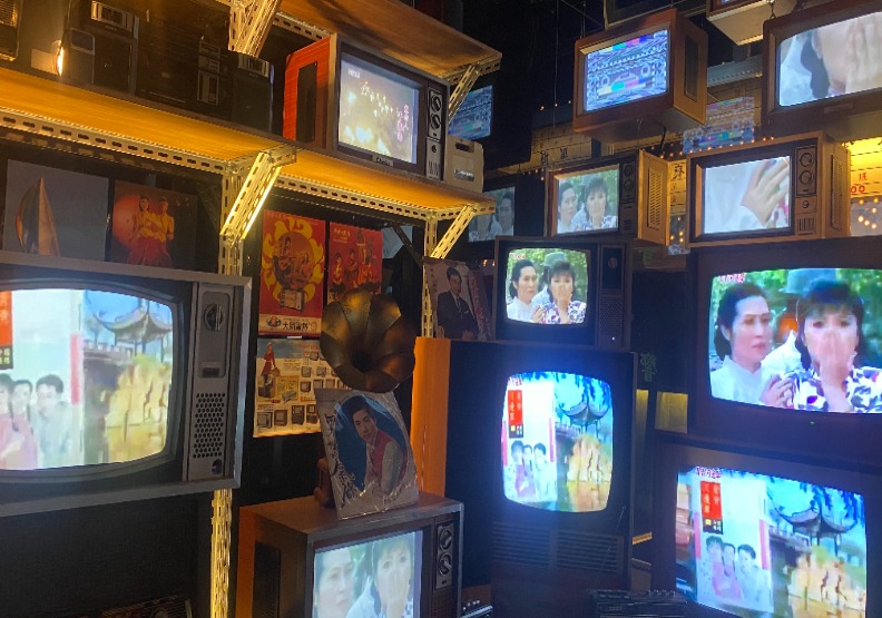 時代電器行展區，以電視和當時的流行節目為主題。馮紹恩攝影。