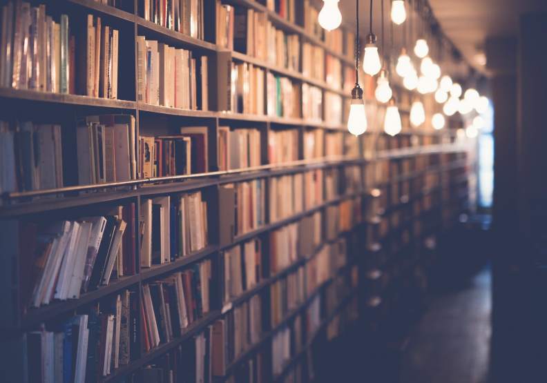 元宇宙的世界裡,也能開一家書店嗎?僅為情境配圖。圖片來自pixabay