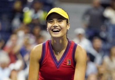 連女王都狂賀！18歲「網球天才少女」瑞度卡努搶下英國44年來首座大滿貫
