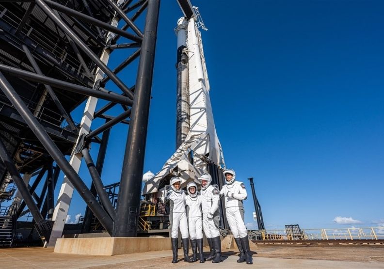 圖／馬斯克旗下的SpaceX，送4名素人上太空，取自 Inspiration4推特。