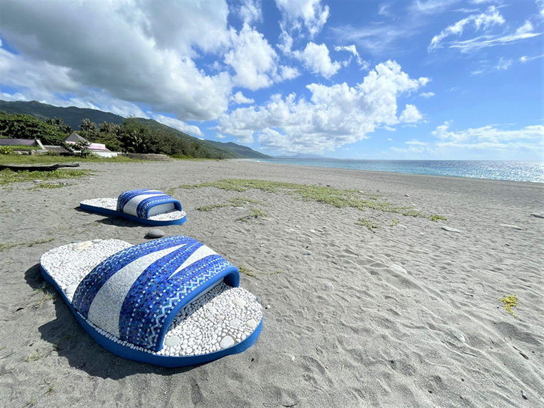 南迴藝術季,透過14組藝術家作品,旅人可沿著南迴公路慢慢認識美麗淨土的故事。(台東縣政府提供)