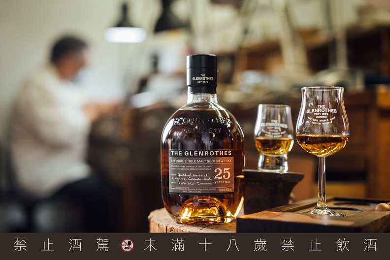格蘭路思單一麥芽威士忌對於獨到釀酒工藝的執著,使得威士忌百分百純天然色澤的獨特與珍貴得以釋放,就如同古老的珠寶工藝,唯有堅持細節才能成就經典。