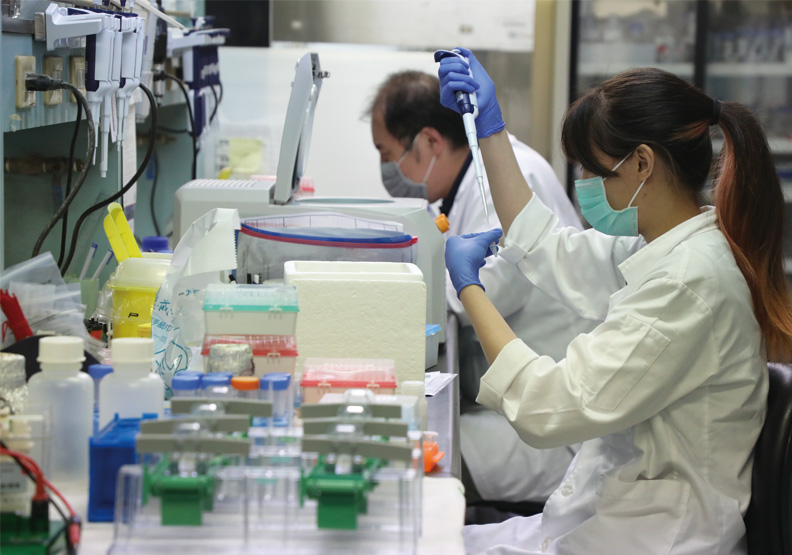 劉理成卻不認為生技CDMO可稱為台積電模式，「兩種產業的操作和經營模式非常不一樣。」蘇義傑攝