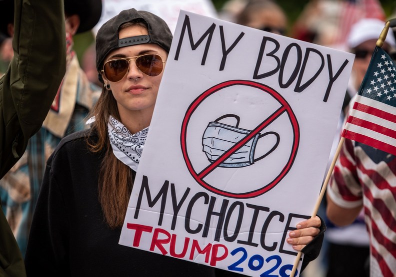 從疫情爆發的那一刻起,就有許多美國人是不願戴口罩的。nbcnews