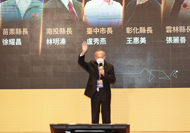 苗栗縣縣長徐耀昌。