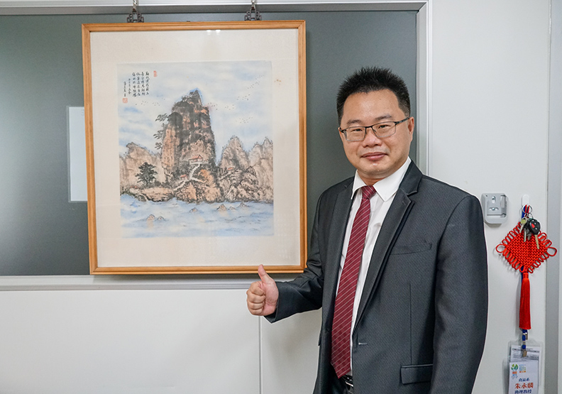 「蜜檸紅寶石茶」結合臺灣在地亮點水果，鮮豔火龍果及清爽檸檬創造出具臺灣特色茶飲