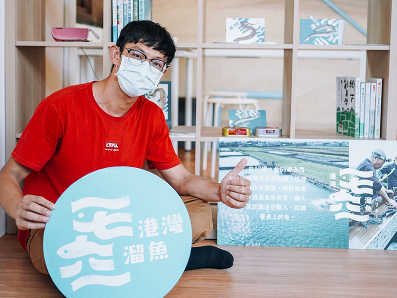 趙俊傑全心投入食魚教育，笑說地方深根計畫讓他從軍人變養鰻達人，自此扎根。
