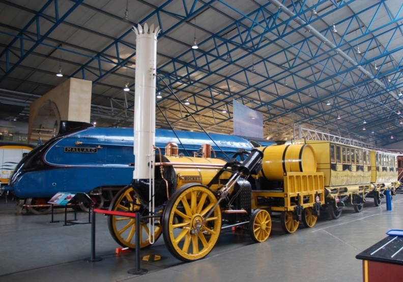 英國鐵道博物館鎮館之寶史蒂文生及Mallard蒸汽機車。圖片由蘇昭旭提供