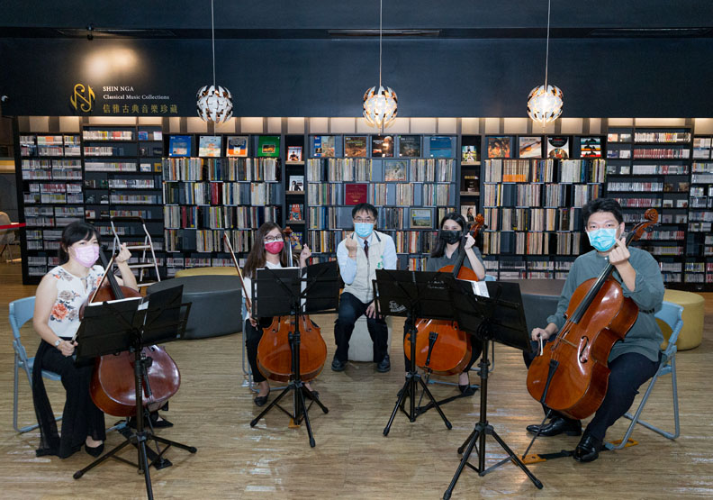 黃偉哲希望透過特色施打站的安排,讓市民施打疫苗也有全新的體驗,台南市政府提供。