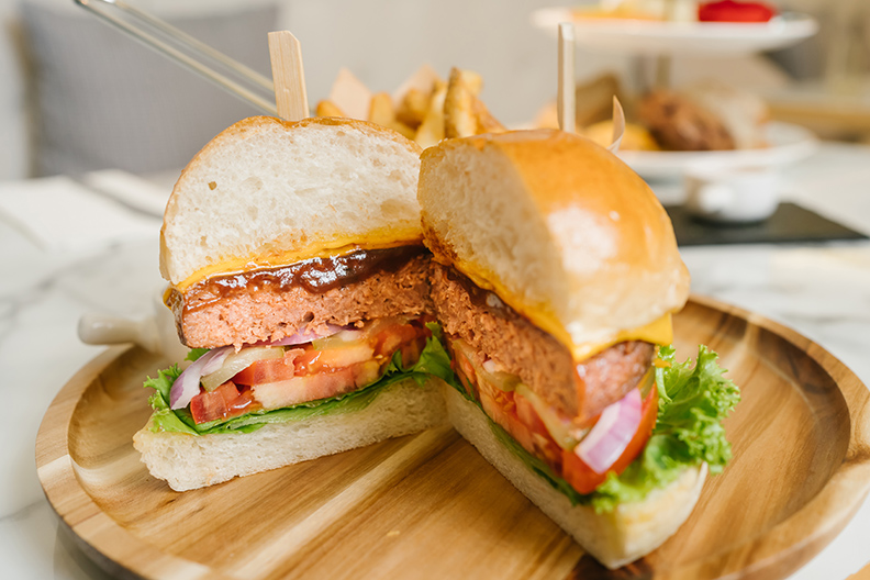 Gino Green的BBQ新創肉漢堡,高蛋白、高纖、低脂兼具肉的口感,誘人食指大動。