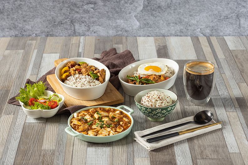 「亞洲套餐」打拋豬新創肉、麻婆豆腐新創肉、宮保雞丁新創肉三種好風味。