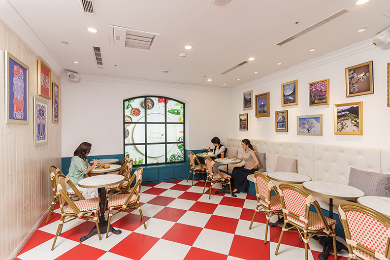 明亮雅致宛如巴黎咖啡館,在Gino Green悠閒享受「自由素」的美好。