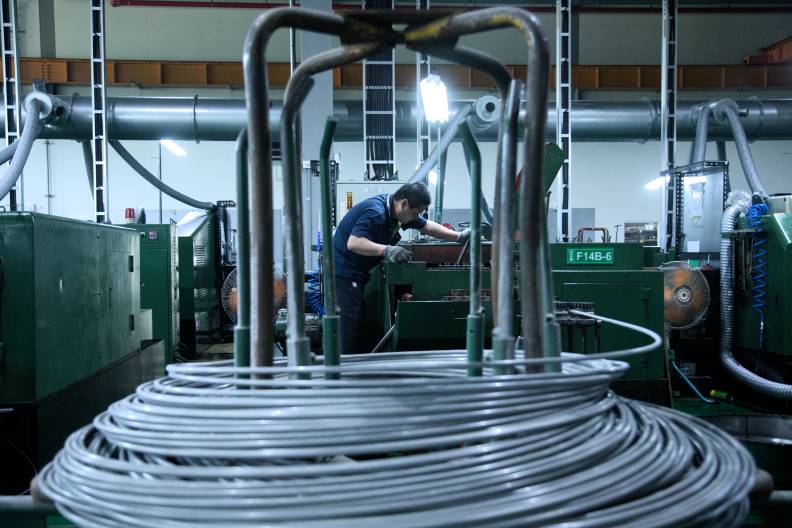 台灣的螺絲螺帽行銷全球,如保興業代工的防鬆脫螺帽,被運用在世界第一高塔「日本晴空塔」上。池孟諭攝。