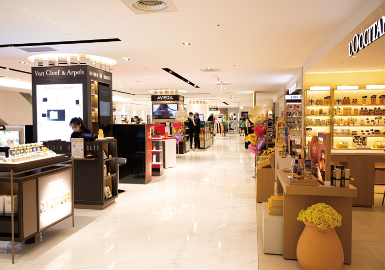 忠孝SOGO改裝後走到看起來寬敞許多。池孟諭攝