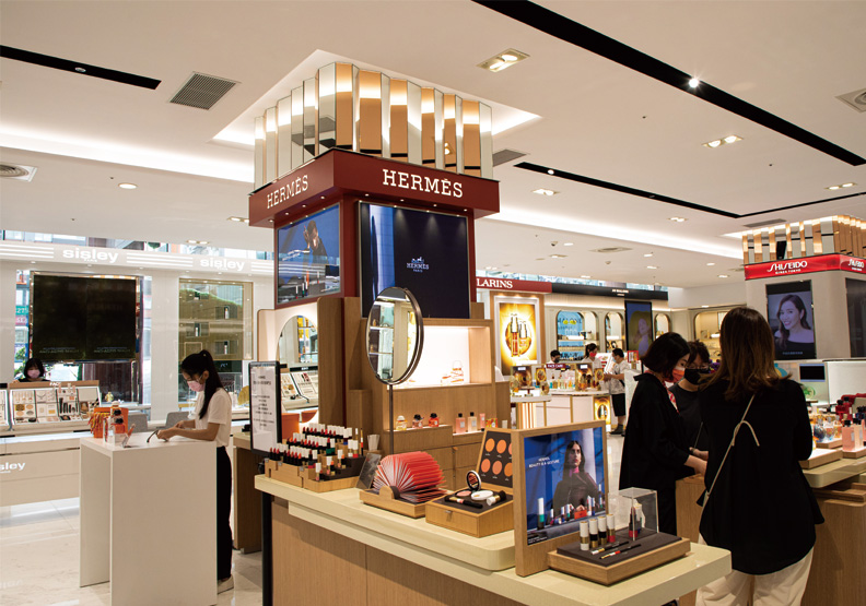 忠孝SOGO改裝後獨家引進HERMES彩妝專櫃。池孟諭攝