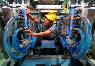 祭高薪、員旅仍找不到年輕人!製造業該向右走還是向左走?