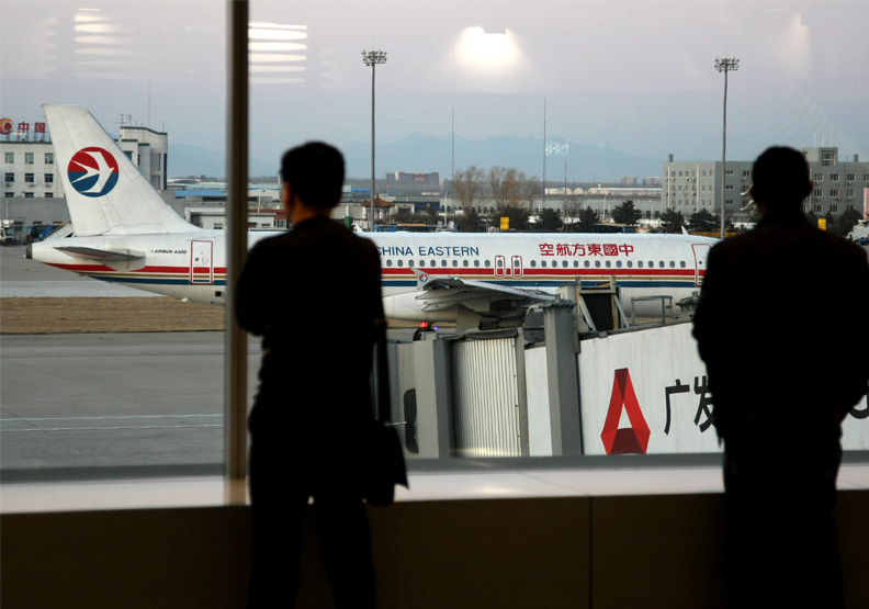 去外度假不再需要繁瑣的核酸檢查,引發民眾報復性旅遊。張智傑攝