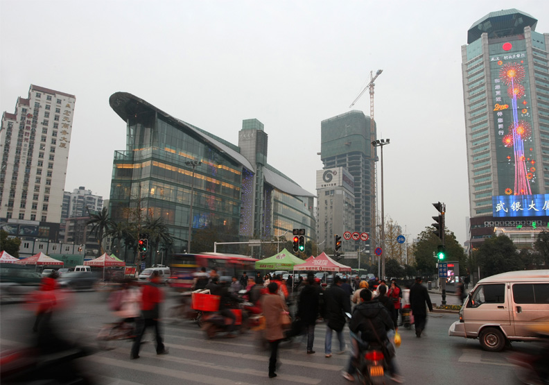 中國專家：武漢華南市場COVID-19病毒應該是源自人類