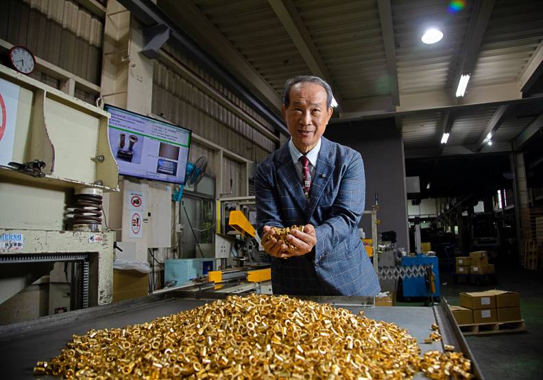 安拓實業董事長張土火領軍轉型，研發高單價、高利潤產品，成功推上國際舞台。