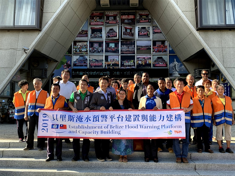 貝里斯代表團拜訪桃園市觀音區樹林里進行觀摩，了解相關防汛防災作業的準備。