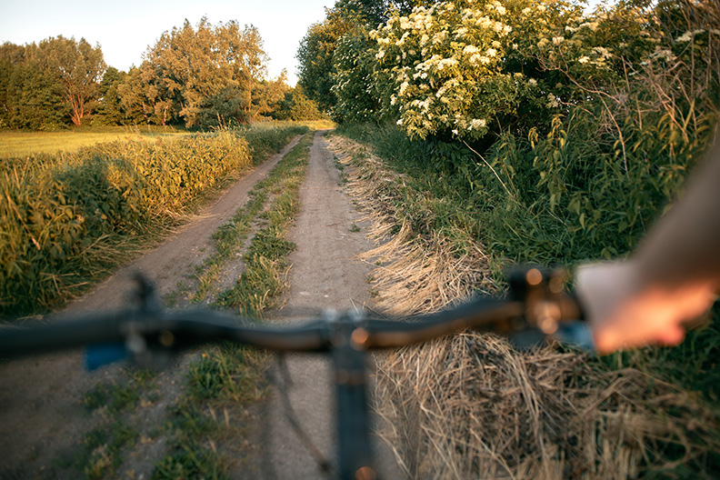 隨著經過這條路的次數增加，阻力也會慢慢變小。僅為情境圖，取自shutterstock