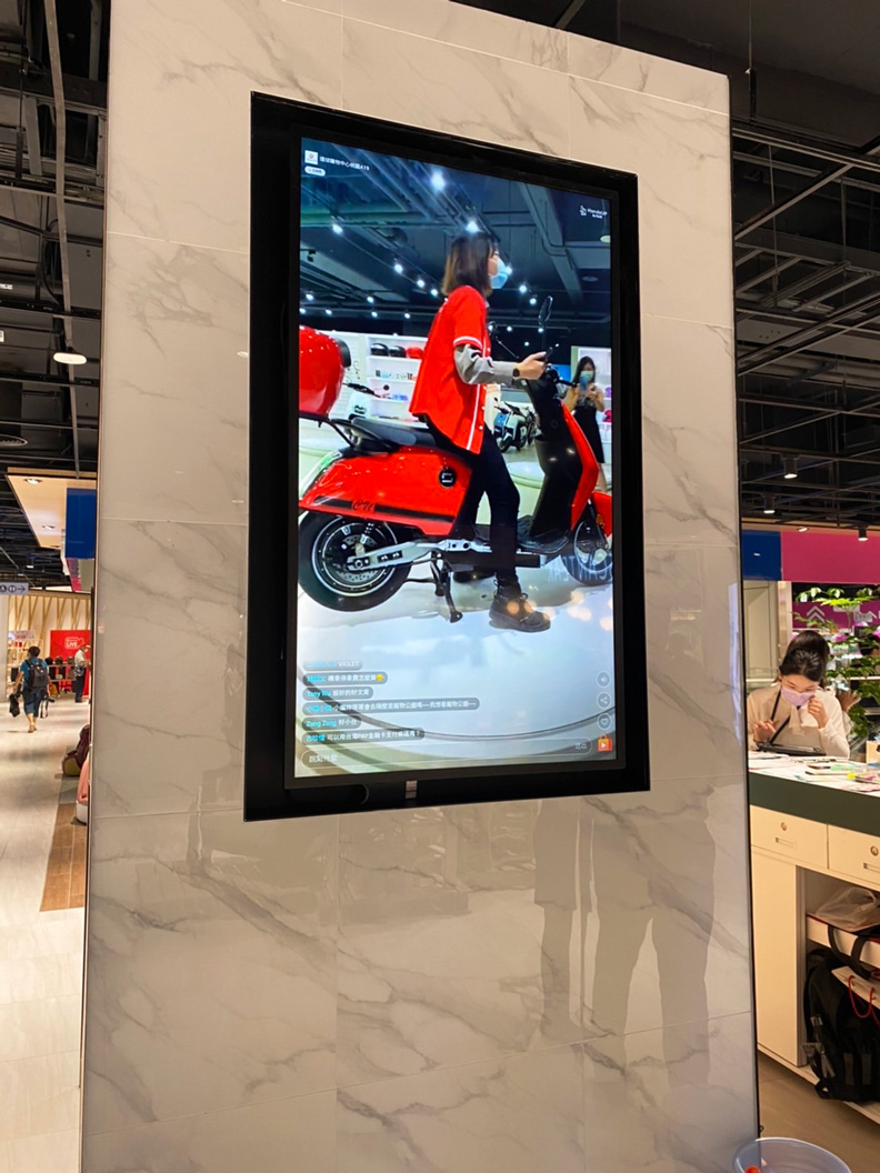 環球與樂天市場虛實整合，提供各種數位體驗。沈瑜攝